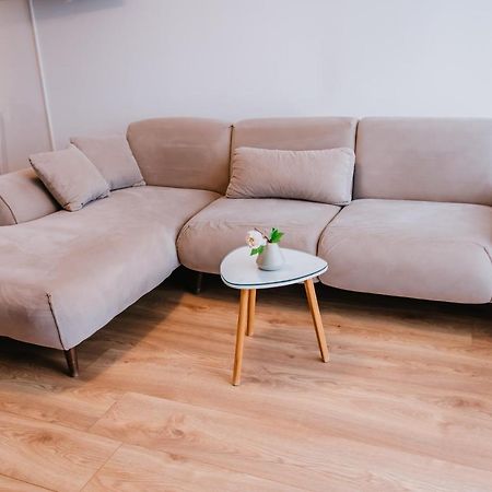 Studio Apartment Dzungla โดโบย ภายนอก รูปภาพ