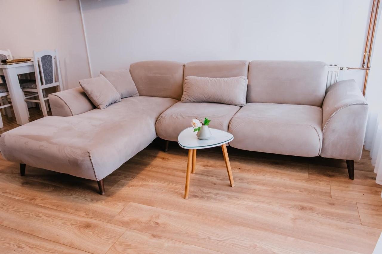 Studio Apartment Dzungla โดโบย ภายนอก รูปภาพ