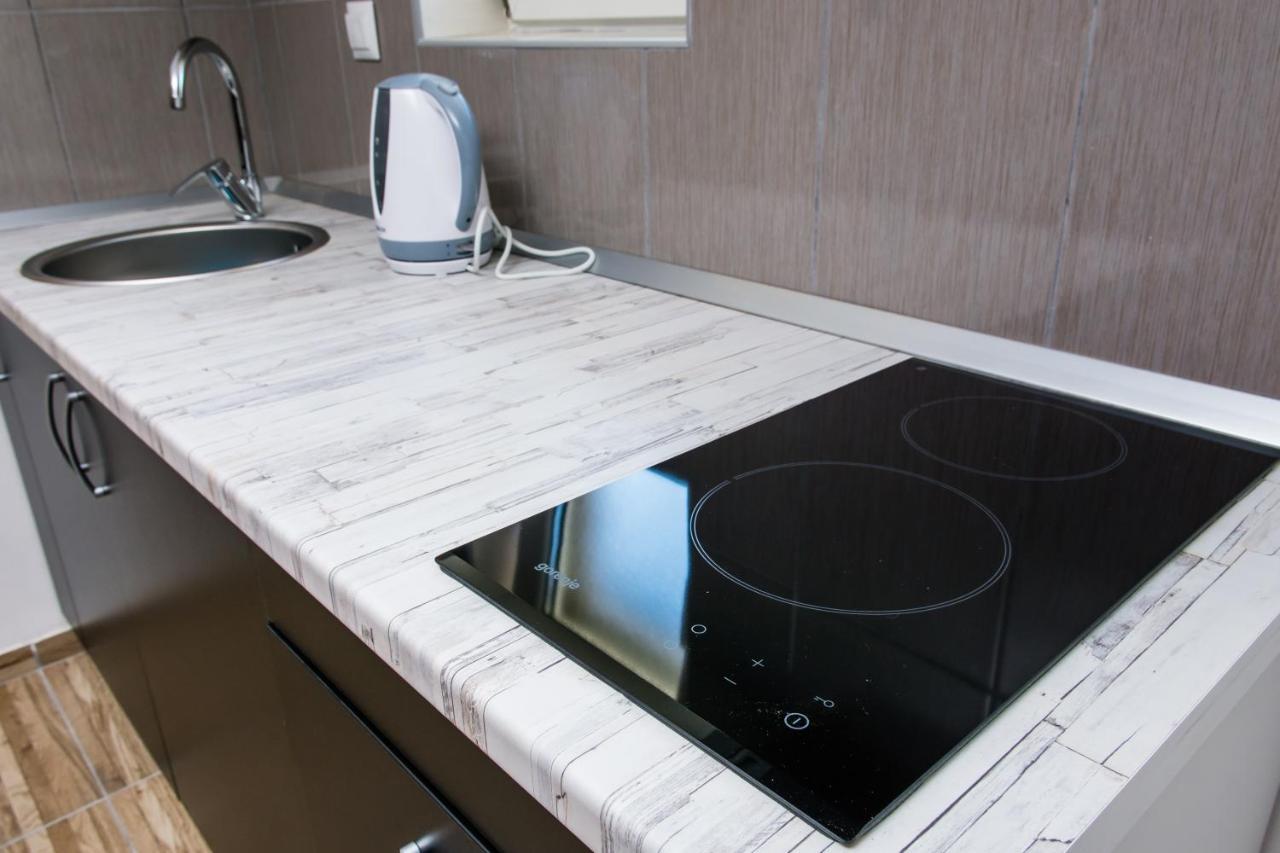 Studio Apartment Dzungla โดโบย ภายนอก รูปภาพ